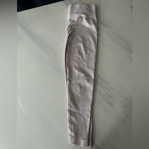 Very light beige fleck gymshark leggings.